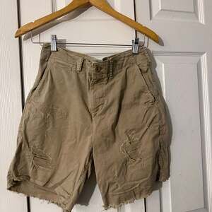 American Eagle Men's outfitters Classic distressed khaki Shorts Size 30